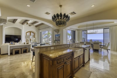 Luxury Villa Photo #17