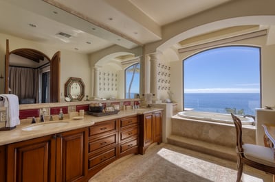 Luxury Villa Photo #45