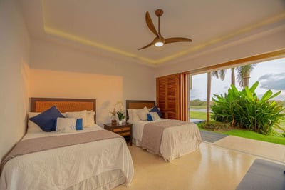 Luxury Villa Photo #26