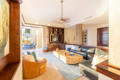 Luxury Villa Photo #28