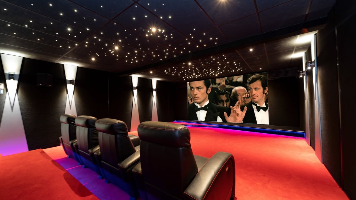 Cinema Room: In the basement. Air-conditioned cinema room, with 8 leather reclining chairs, Dish net - Image 71