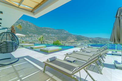 Luxury Villa Photo #6