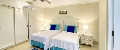 Luxury Villa Photo #9