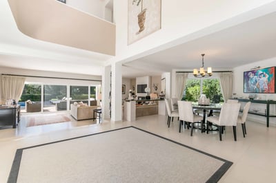 Luxury Villa Photo #15