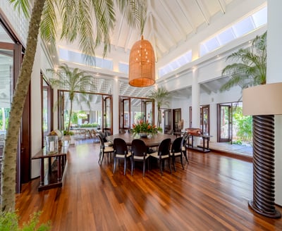 Luxury Villa Photo #32