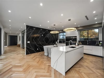 Luxury Villa Photo #22
