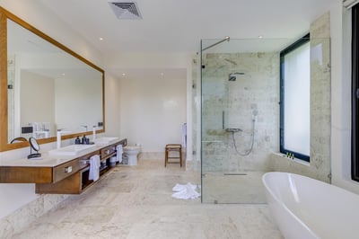 Luxury Villa Photo #18
