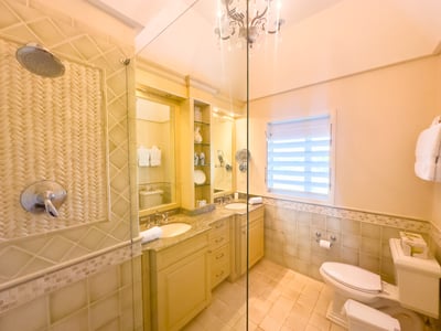 Luxury Villa Photo #17