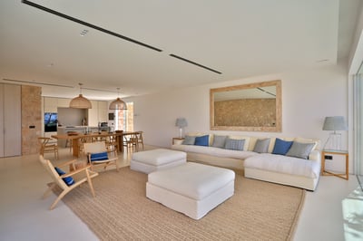 Luxury Villa Photo #16