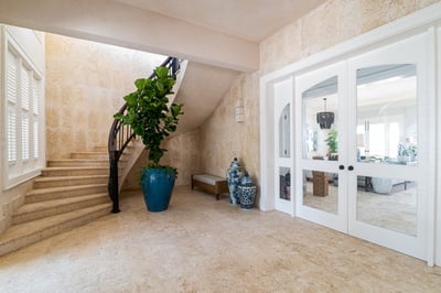 Luxury Villa Photo #25