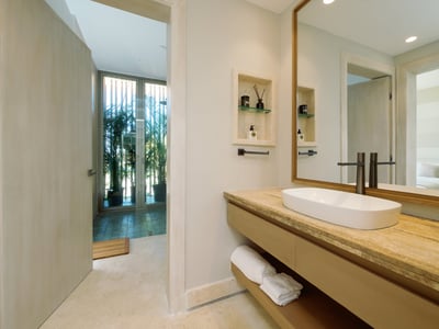 Large luxury villa with full staff and ocean views