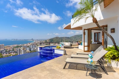 Luxury Villa Photo #6