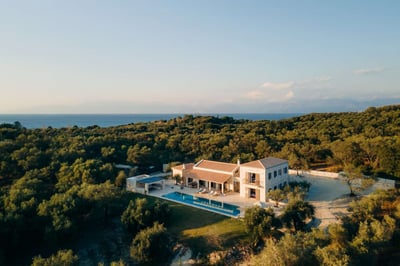 Luxury Villa Photo #4