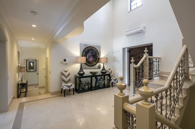 Luxury Villa Photo #15