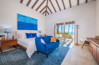Luxury Villa Photo #35