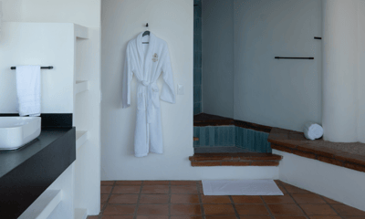 Luxury Villa Photo #30