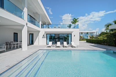 Luxury Villa Photo #4