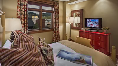 Queen bedroom