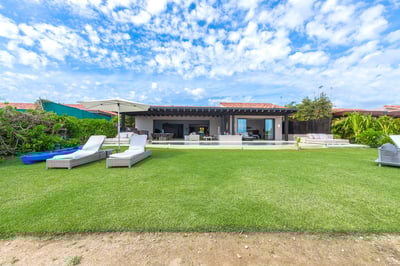 Luxury Villa Photo #4