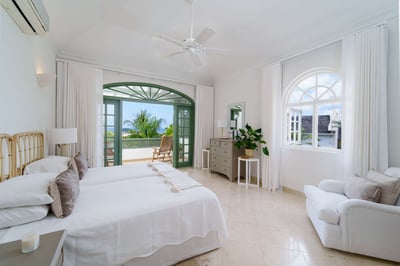 Luxury Villa Photo #12