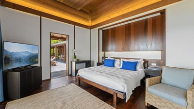 Luxury Villa Photo #40