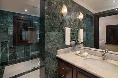 Luxury Villa Photo #26