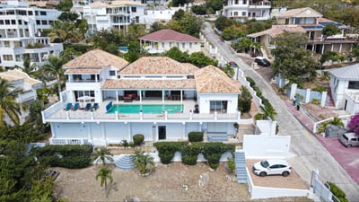 Luxury Villa Photo #2
