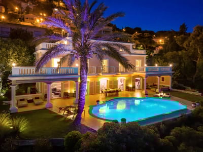 Luxury Villa Photo #26