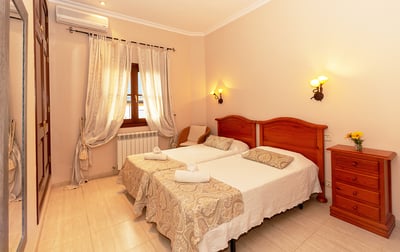 Luxury Villa Photo #25