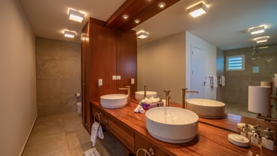 Luxury Villa Photo #30