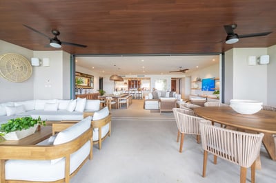 Luxury Villa Photo #8