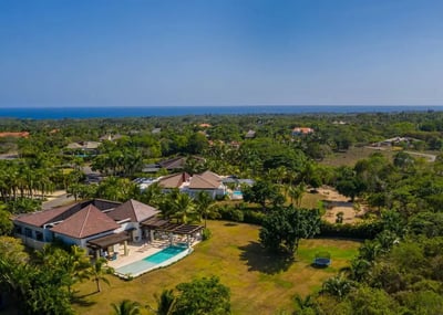 Luxury Villa Photo #3