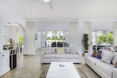 Luxury Villa Photo #34
