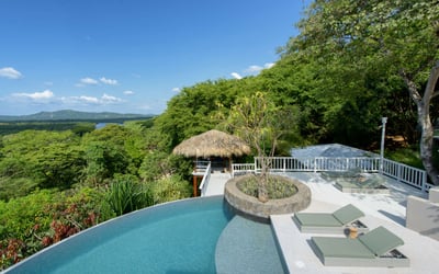 Luxury Villa Photo #3