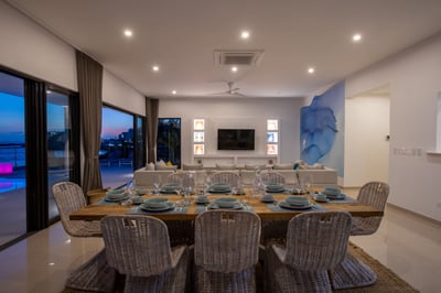 Luxury Villa Photo #23
