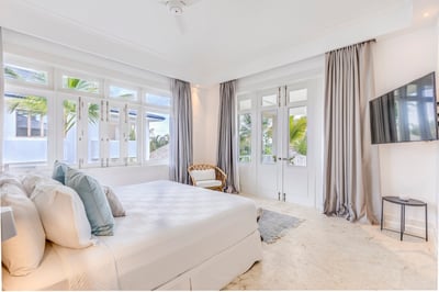 Luxury Villa Photo #38