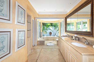 Luxury Villa Photo #24