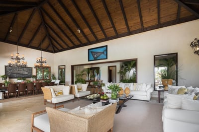 Luxury Villa Photo #18