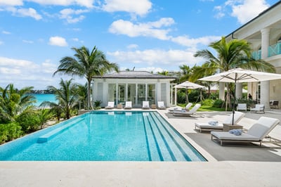Luxury Villa Photo #15