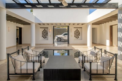 Luxury Villa Photo #18