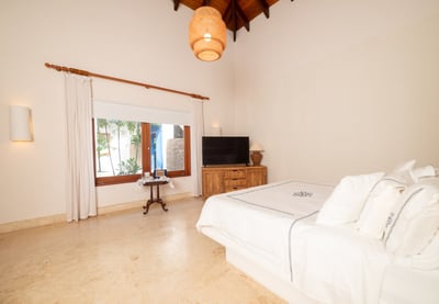 Luxury Villa Photo #30