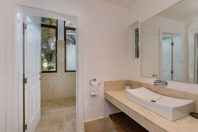 Luxury Villa Photo #34