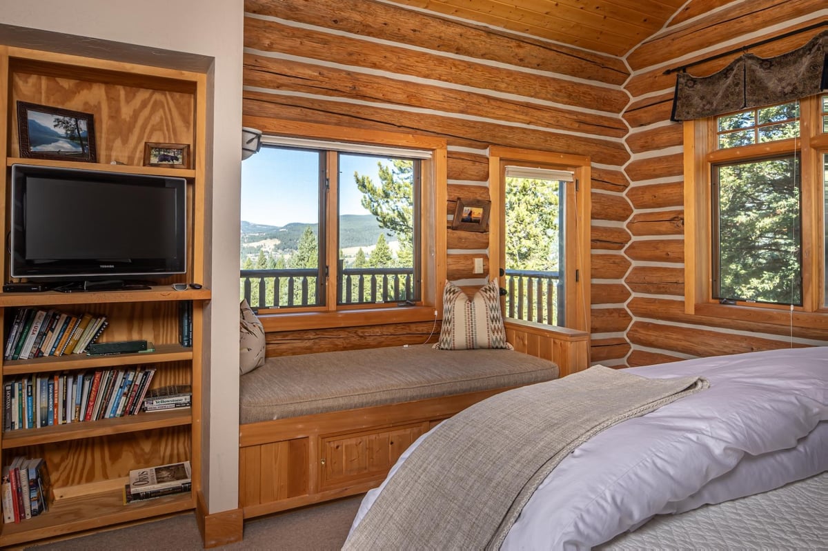 Huckleberry Hideaway