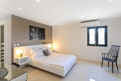 Luxury Villa Photo #17
