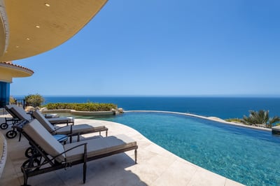 Luxury Villa Photo #8