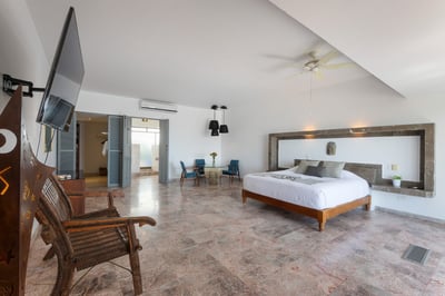 Luxury Villa Photo #33