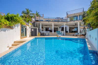 Luxury Villa Photo #11