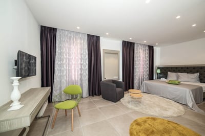 Luxury Villa Photo #23