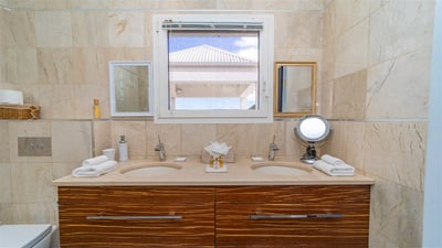 Luxury Villa Photo #38