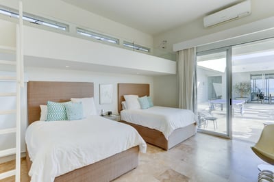Luxury Villa Photo #35